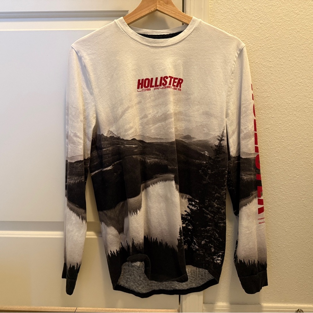 Hollister Men’s Landscape Long Sleeve Tee